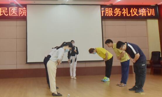 提升服務(wù)質(zhì)量，展現(xiàn)文明形象——河池市人民醫(yī)院舉辦文明服務(wù)禮儀培訓(xùn)班紀(jì)實(shí)